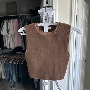 Babaton
Sculpt Knit Muscle Cropped Tank